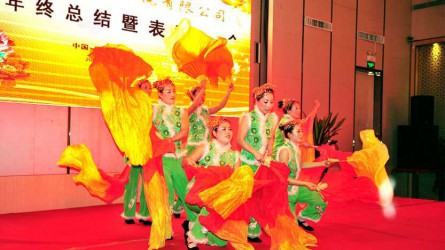 2012年度年終總結暨表彰大會(huì )演出剪影